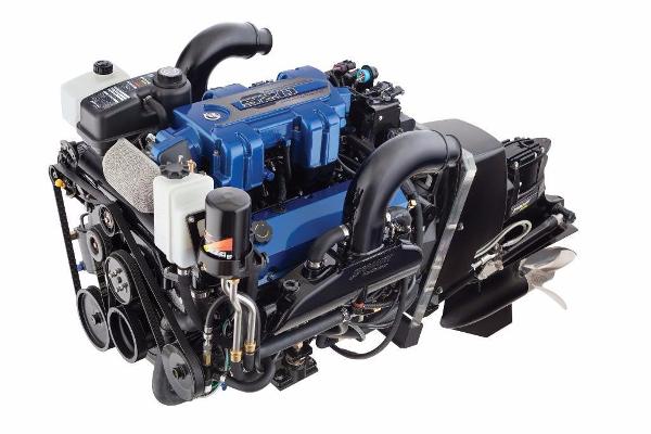 2025 Mercury Racing 520 CC/DTS Engine - Image 3