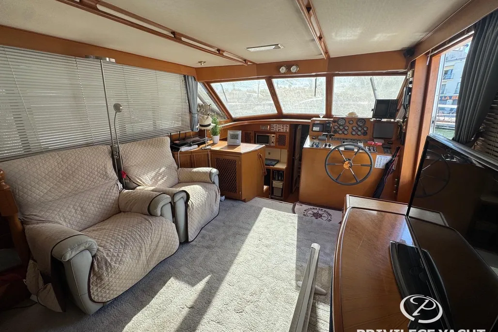 1993 Hi-Star 48 Sundeck | 15m - Image 11