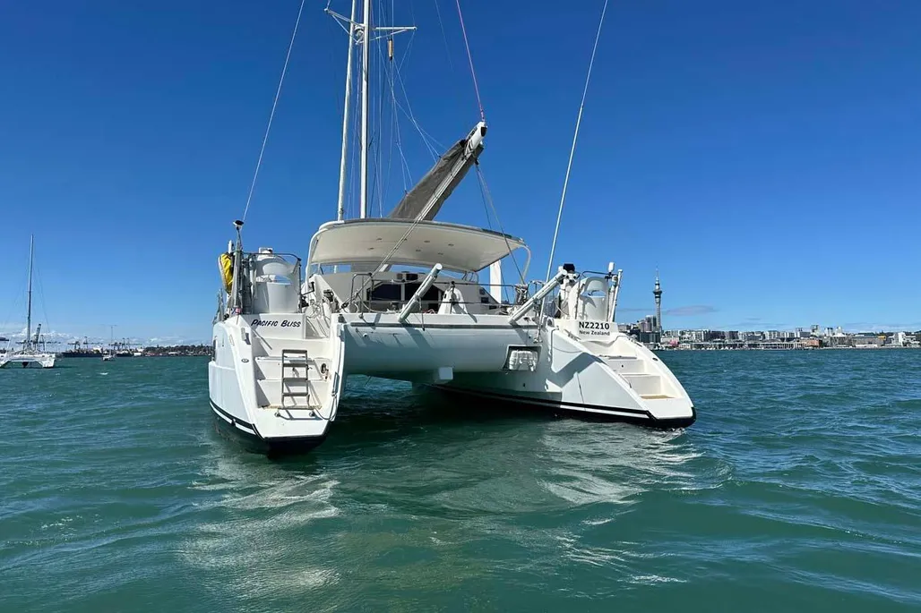2000 Catana 431 | 13m - Image 2