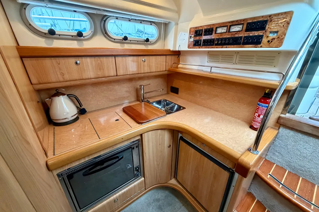 2001 Sealine S28 Sports Cruiser | 9m - Image 7