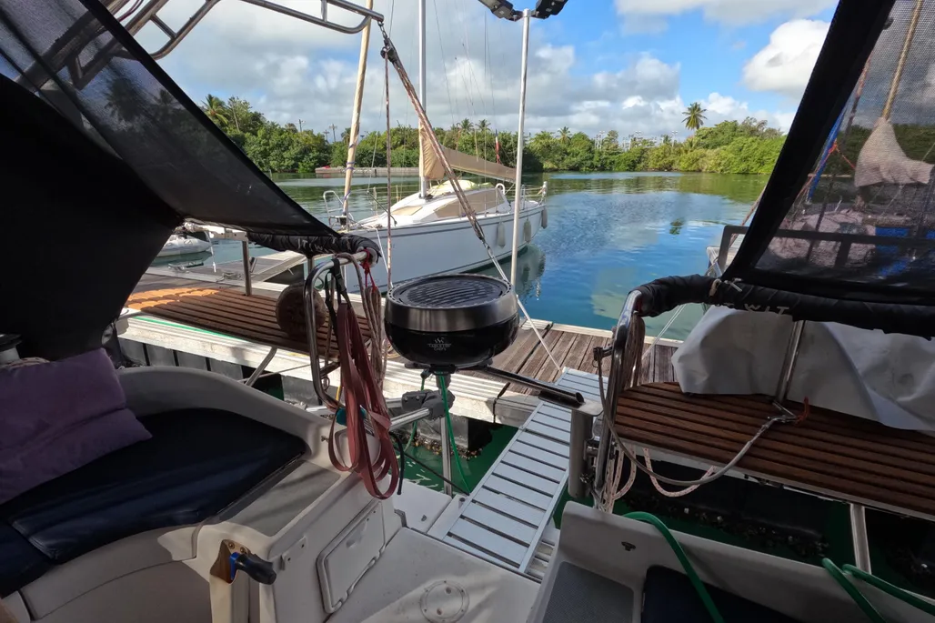 2003 Hunter 44 Deck Salon | 13m - Image 4