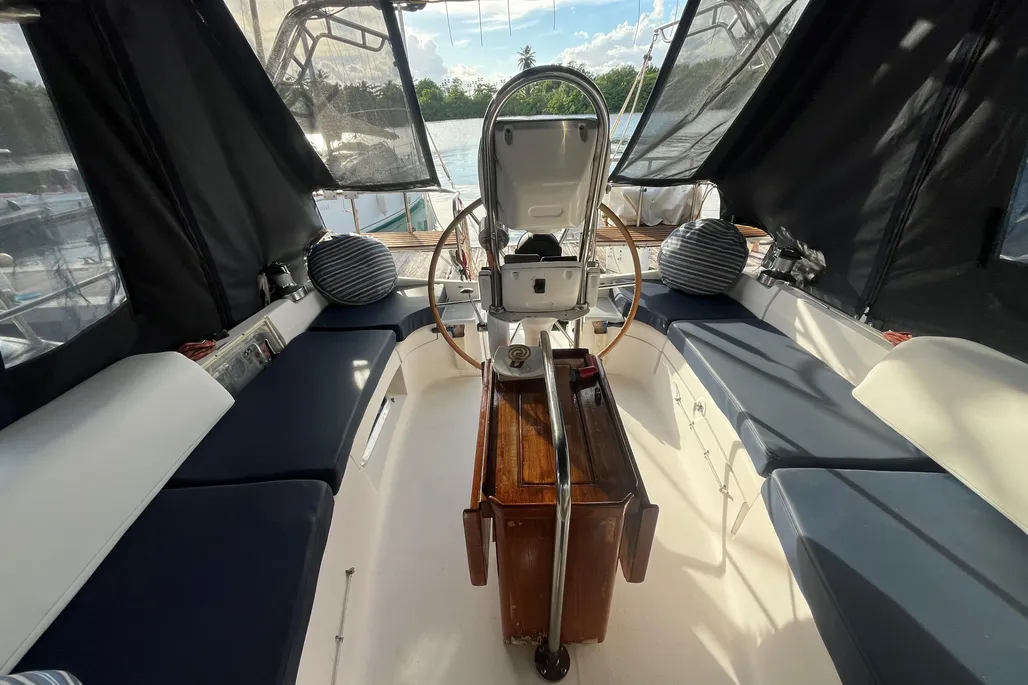 2003 Hunter 44 Deck Salon | 13m - Image 8