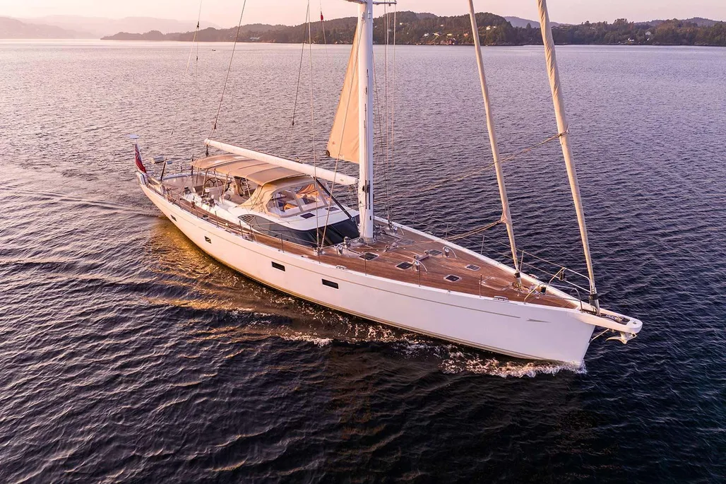 2014 Oyster 825 | 26m