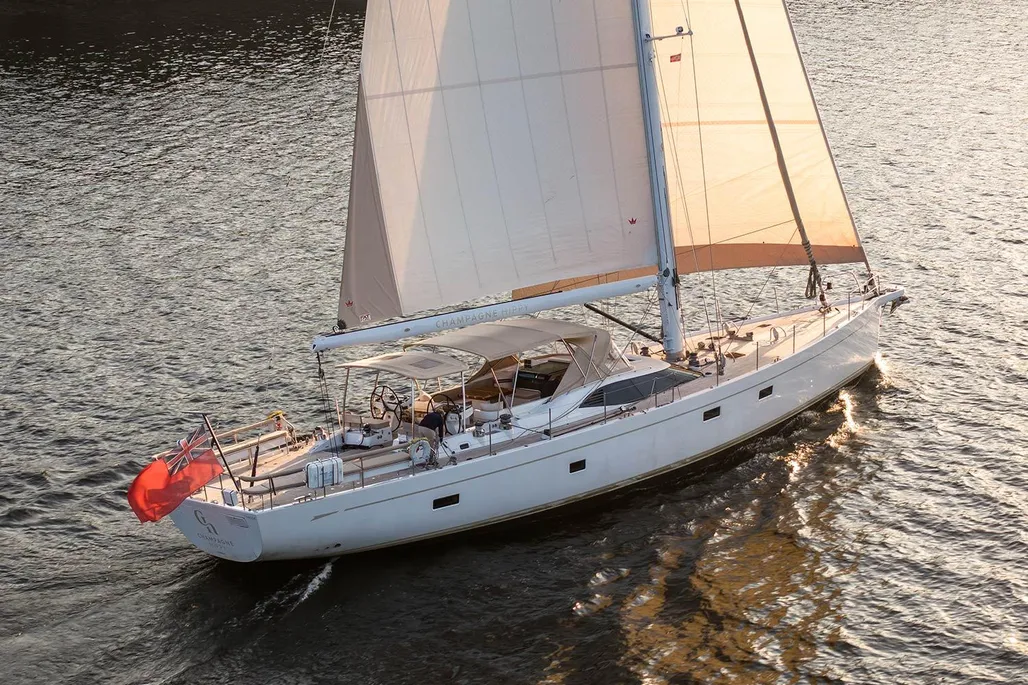2014 Oyster 825 | 26m - Image 2