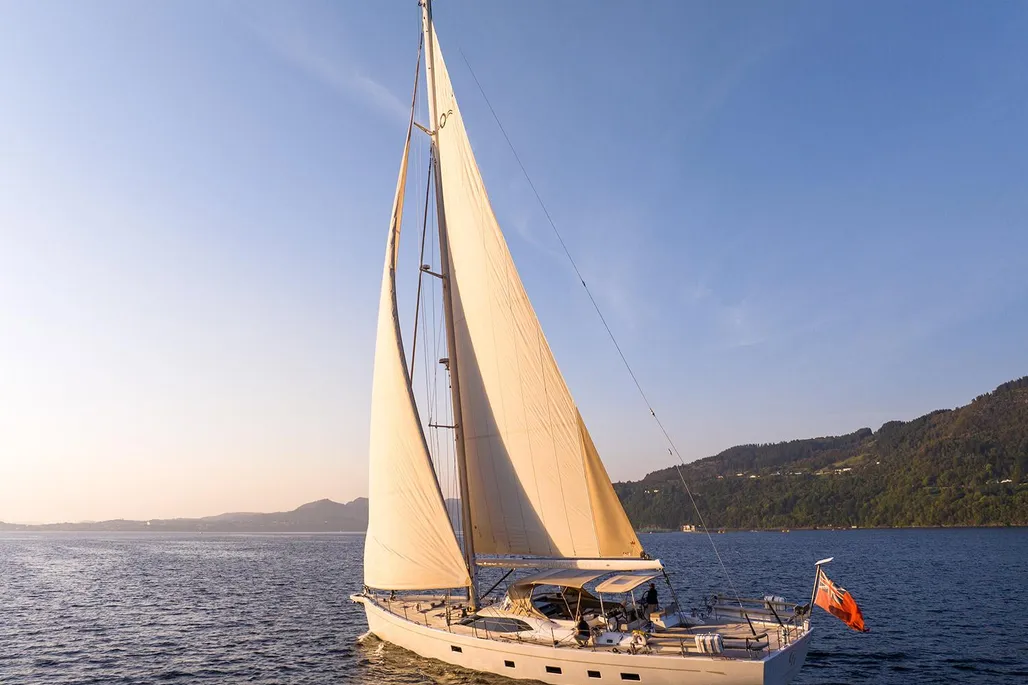 2014 Oyster 825 | 26m - Image 4