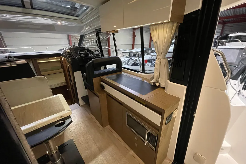 2020 Jeanneau NC 33 | 10m - Image 10