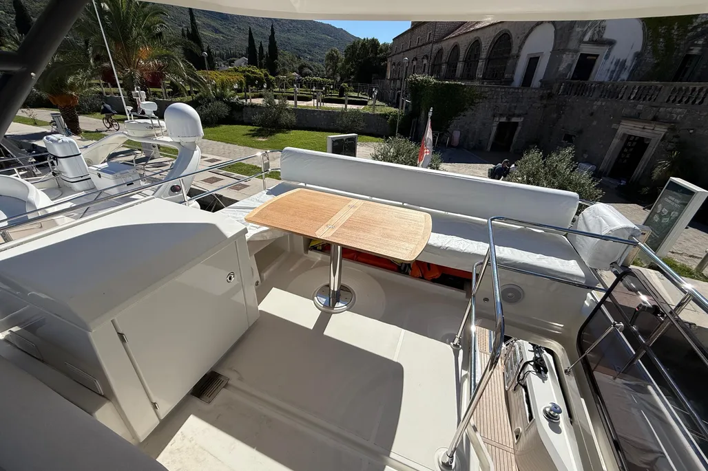 2024 Prestige F4.9 | 15m - Image 9