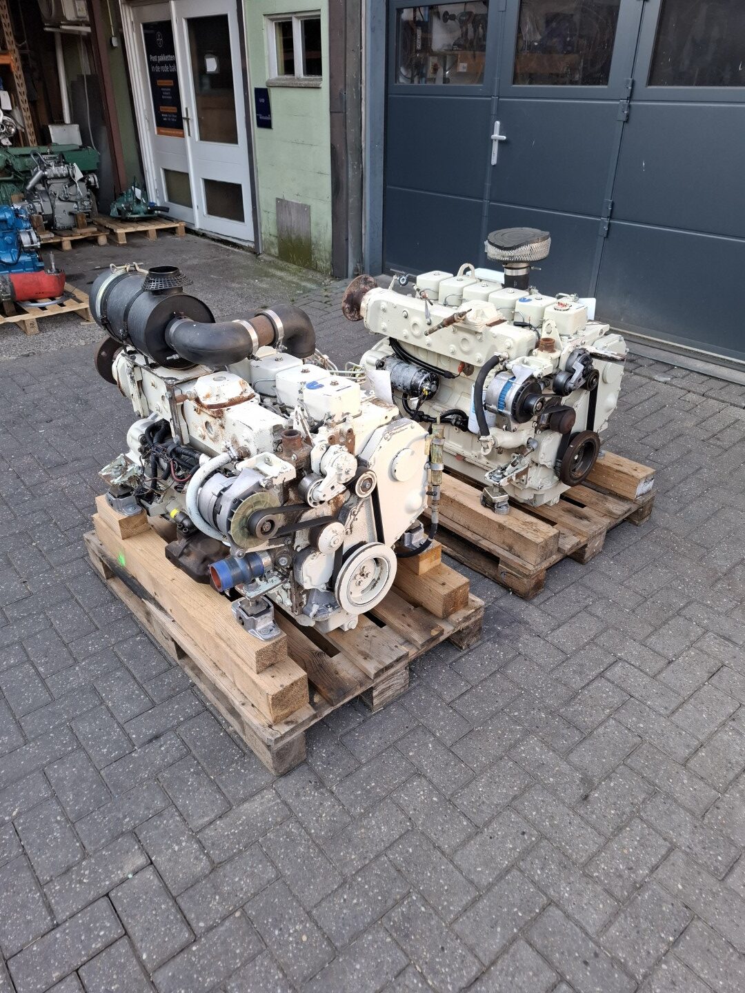 Cummins 2x 6B 5.9-M 115Pk Marine engine 24v (engine only)