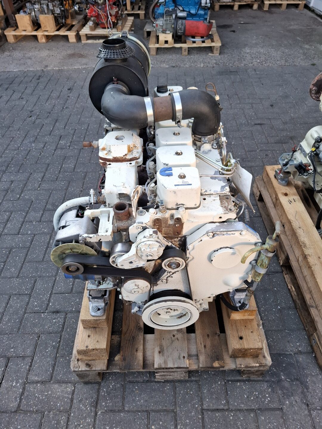 Cummins 2x 6B 5.9-M 115Pk Marine engine 24v (engine only) - Image 9