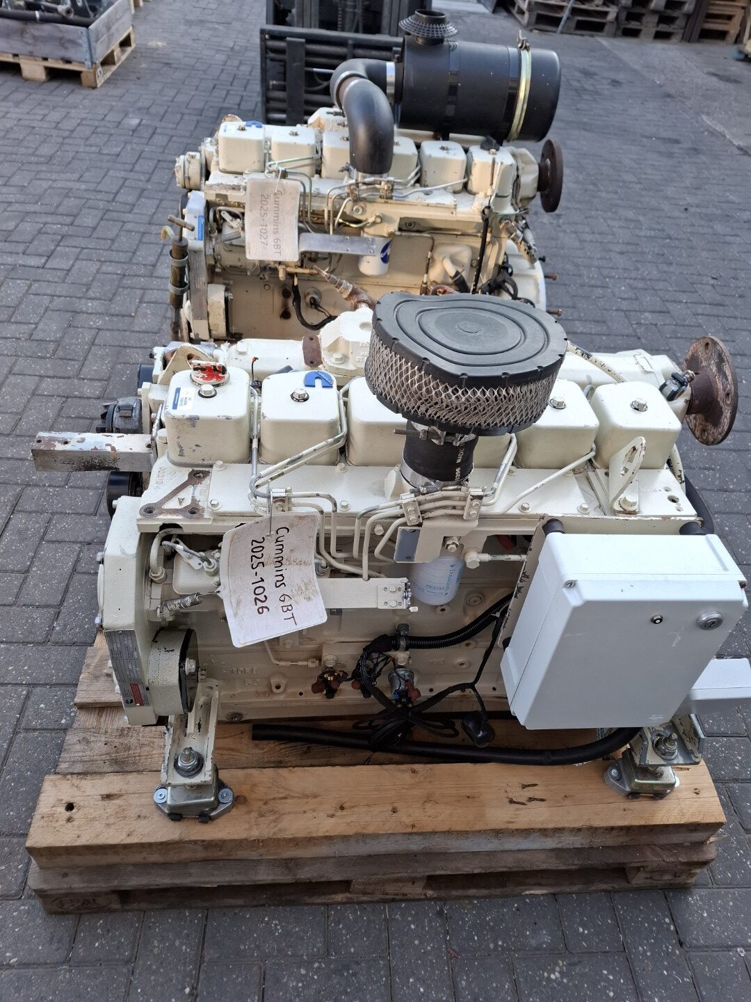 Cummins 2x 6B 5.9-M 115Pk Marine engine 24v (engine only) - Image 2