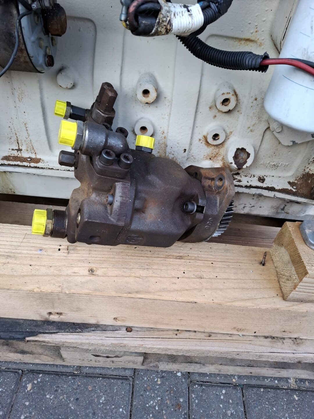 Cummins 2x 6B 5.9-M 115Pk Marine engine 24v (engine only) - Image 3