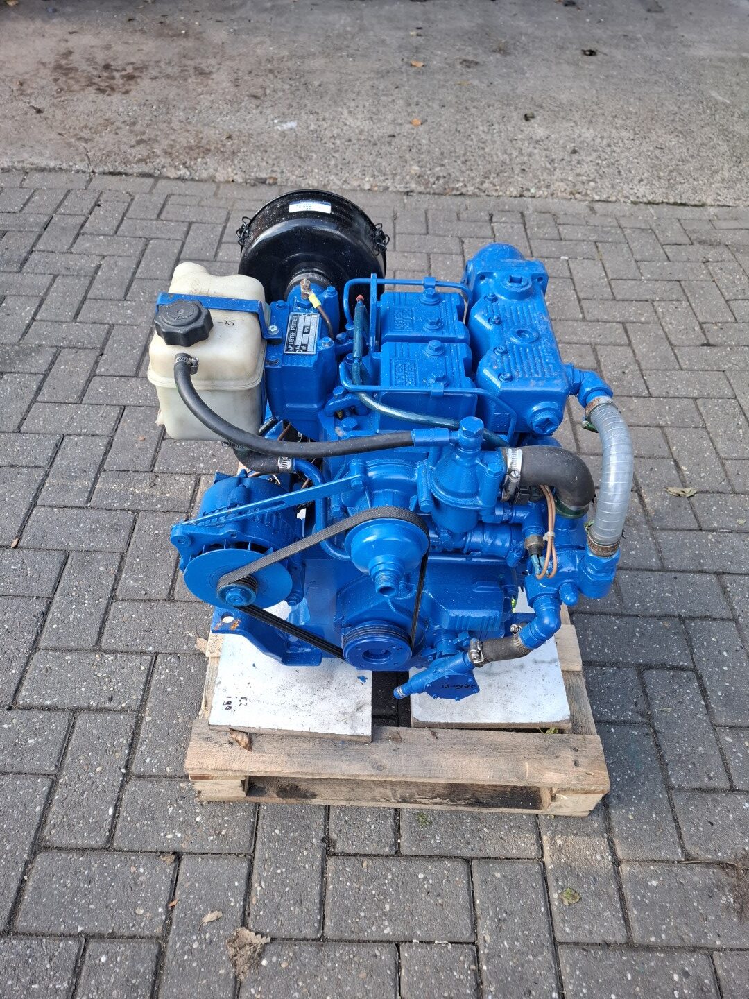 Lister LPW2 marine engine (20 hp) with gearbox