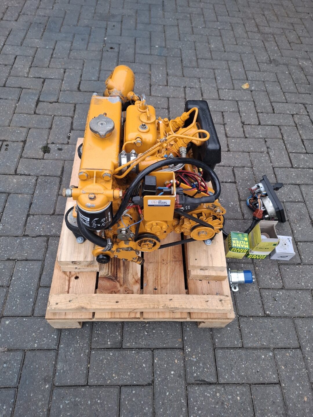 Vetus M2.05 (10 hp) marine engine complete with dashboard, 650 running hours - Image 9