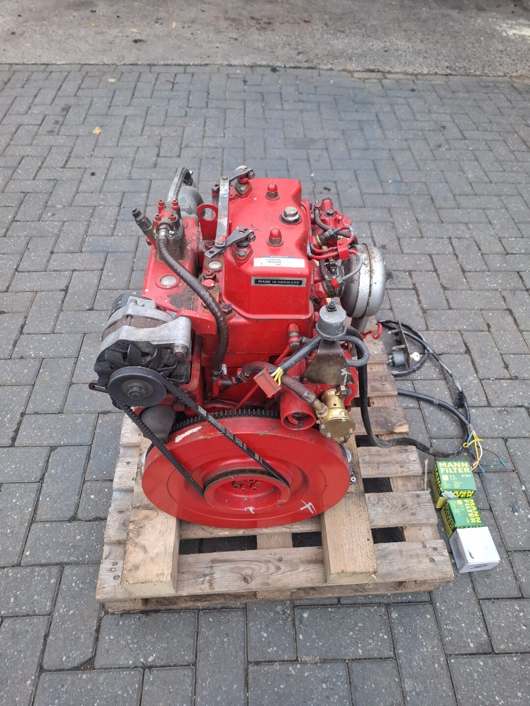 Bukh DV20 20hp marine engine with reverse gear - Image 5