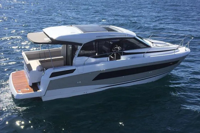 2020 Jeanneau NC 33 | 10m - Image 2