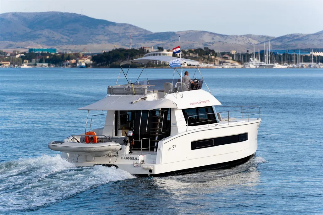 2020 Fountaine Pajot MY 37 | 11m - Image 3