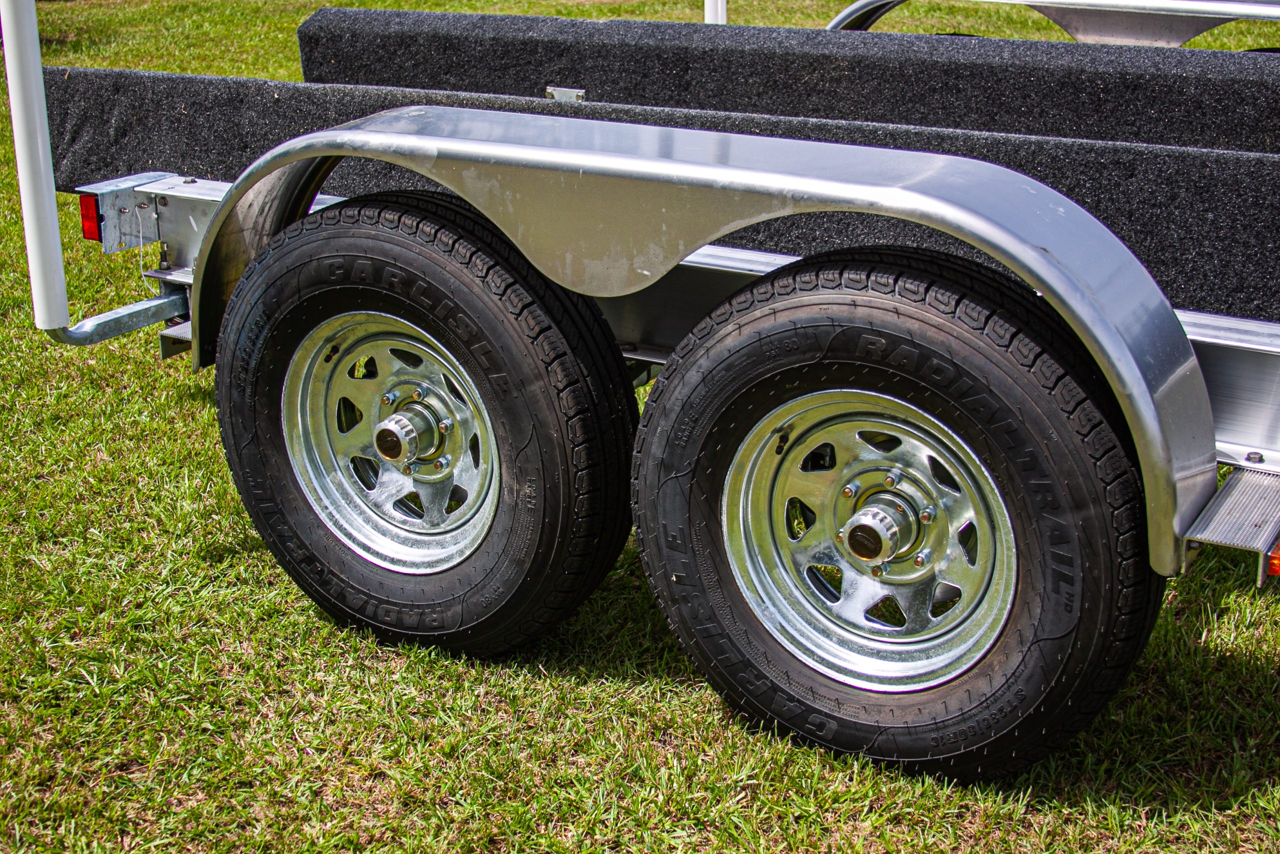 #620 • Model TA96BT 23-27 8500 DX2: Premium EZ Loader Boat Trailer - Image 6