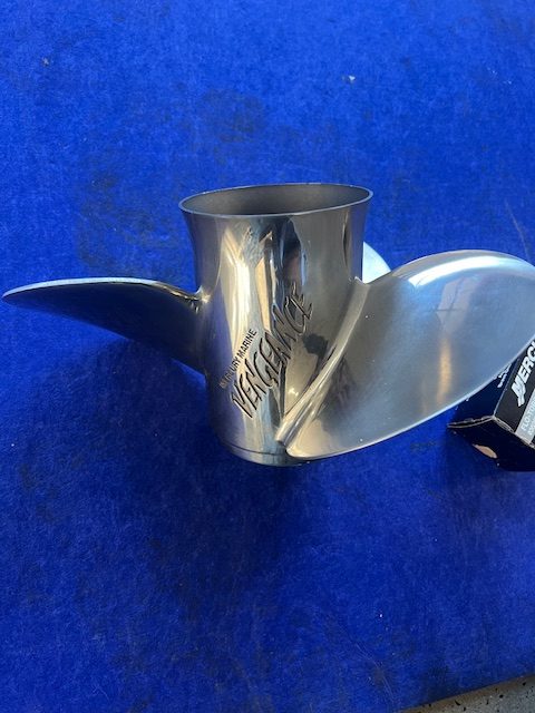 Vengeance Stainless Steel (13 3/4 X 21″) Mercury / Mercruiser Propeller – Part # 48-16318A46 / 16318846 / 8M0151408 - Image 4
