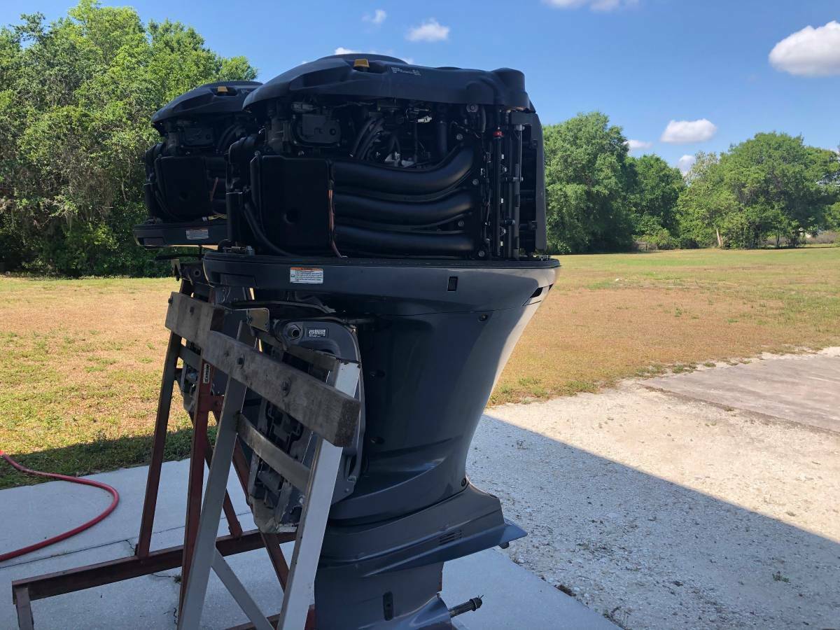 2011 Yamaha F300 4-Stroke 300 HP Marine Outboard Engine PAIR TWINS 4.2L 25″Shaft
