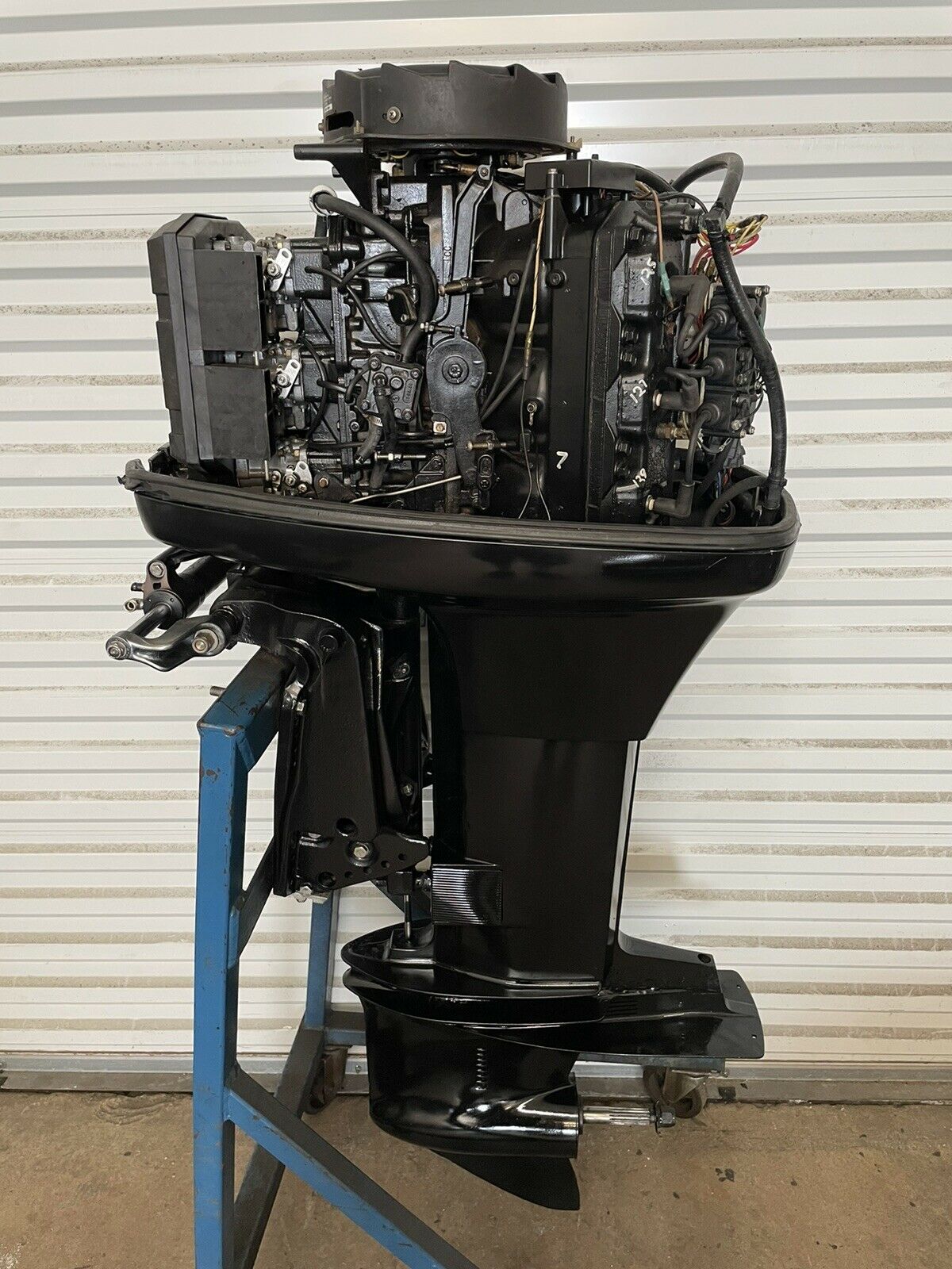Mercury 200hp outboard motor 200 hp 25″ shaft length - Image 2