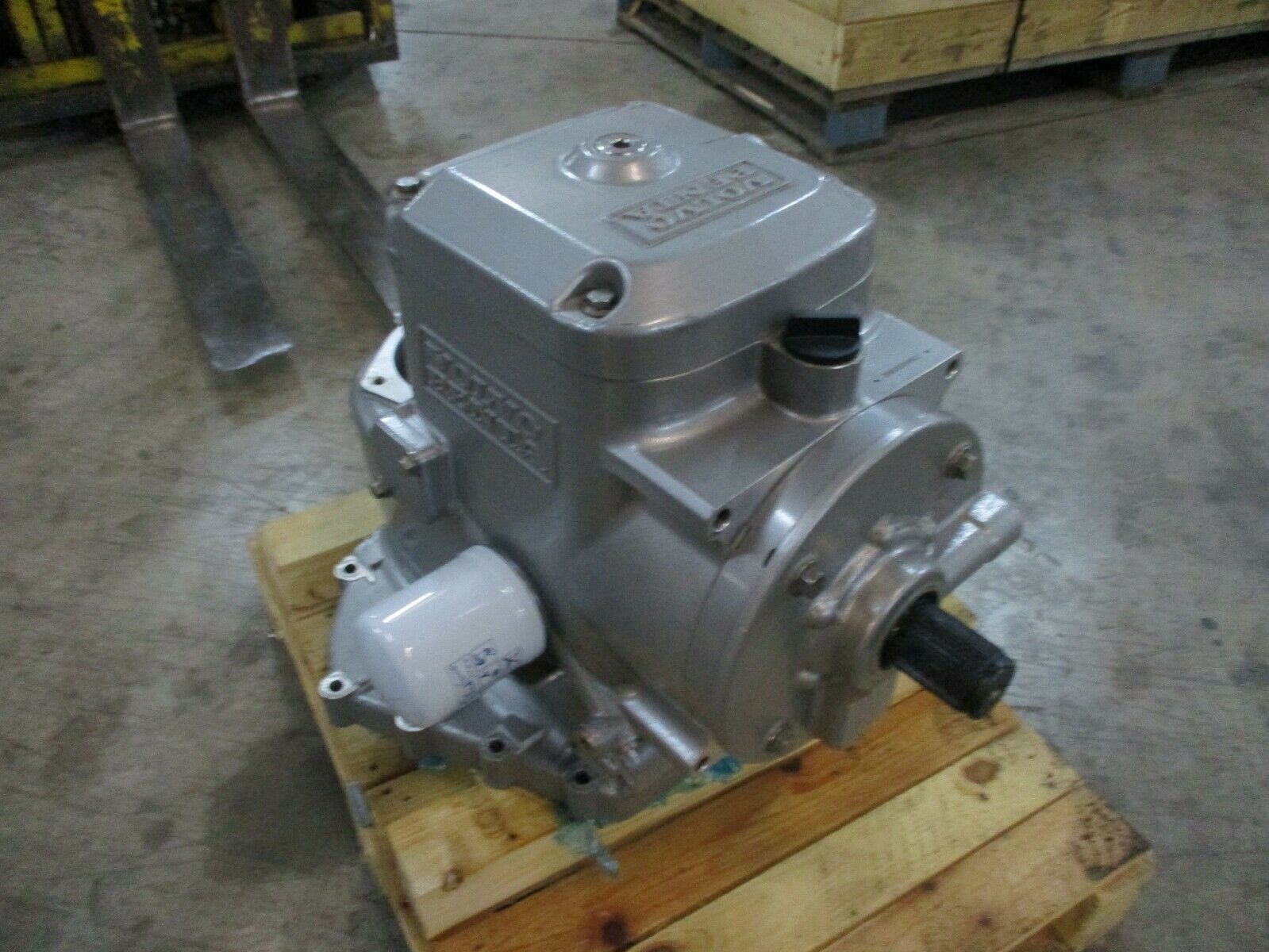 VOLVO PENTA IPS DRIVE UPPER UNIT NEW OEM SCRATCH AND DENT 22858396 3801813