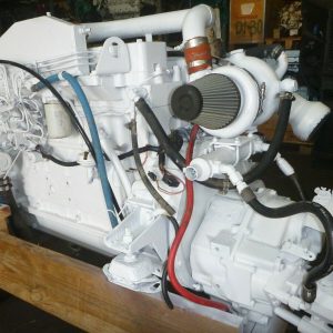 Cummins 6BTA 250HP Marine/industrial applications diesel/transmission