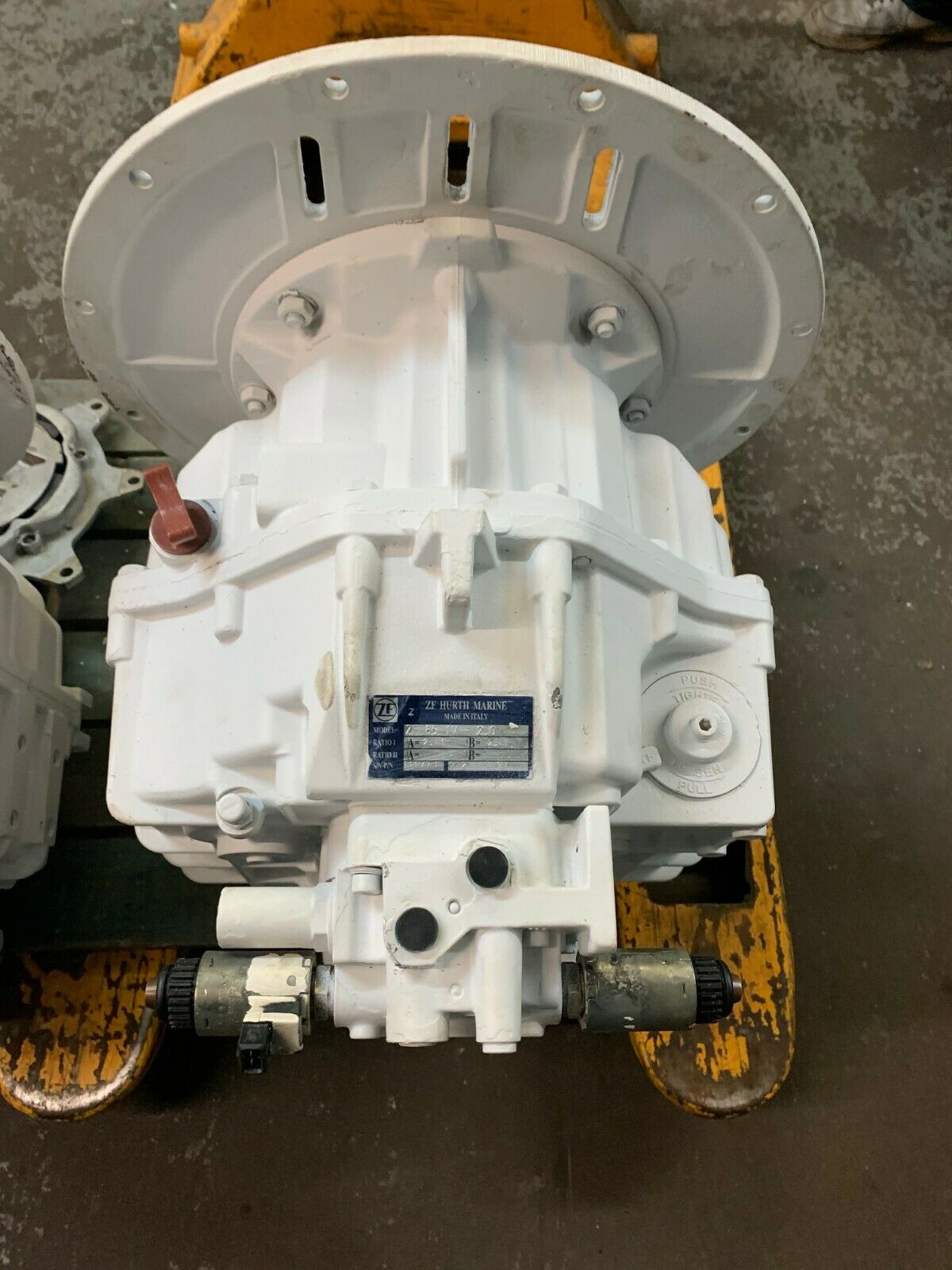 ZF 85 IV Transmission Gear Box with Damper Plat Ratio 2.0:1 12 or 24 Volts Reman