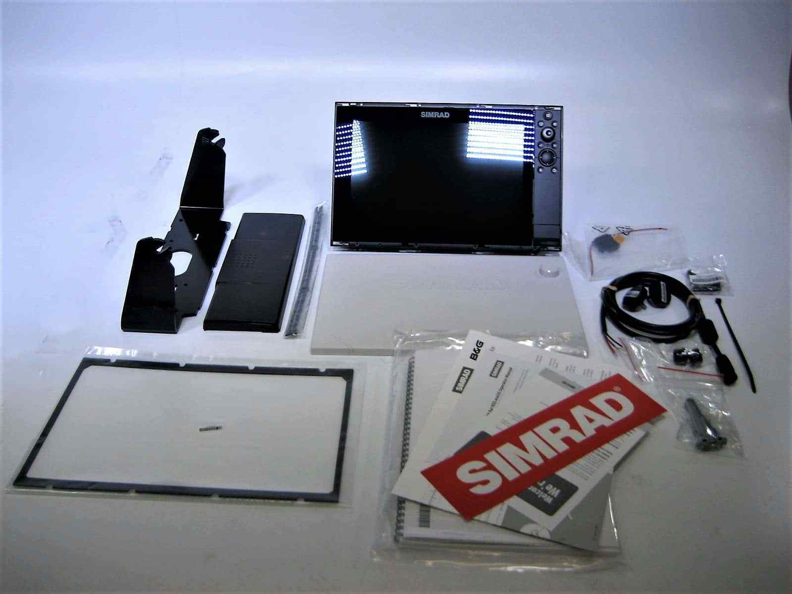 Simrad NSS12 Evo3s 12″ Touchscreen MFD Chartplotter
