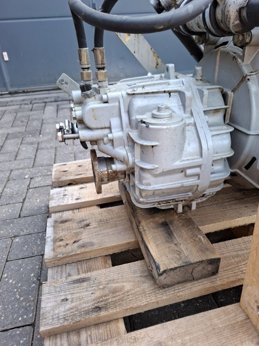 Vetus Deutz 4M1011F engine block with Hurth 25-2.0 gearbox (fire damage) - Image 7