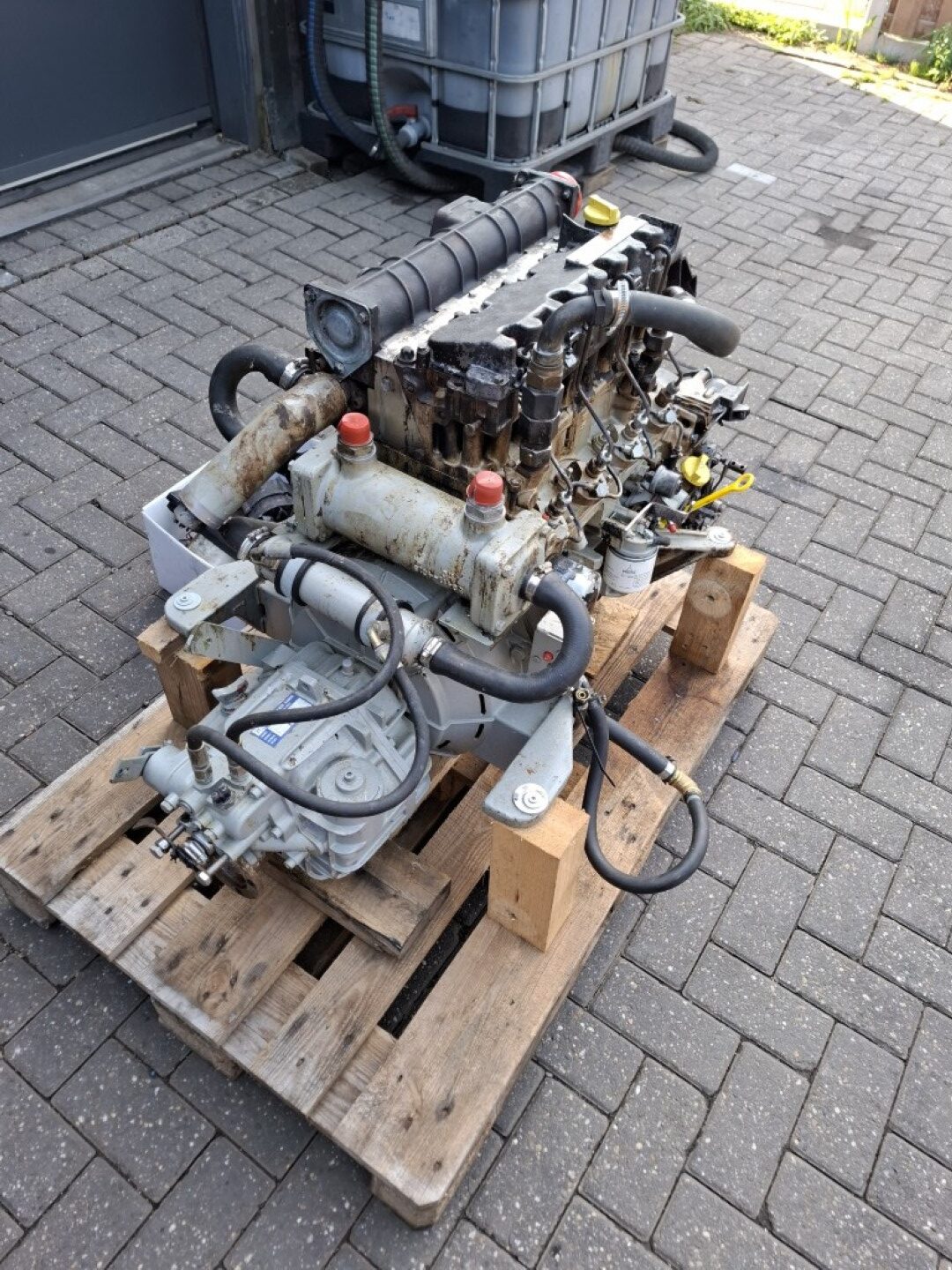 Vetus Deutz 4M1011F engine block with Hurth 25-2.0 gearbox (fire damage) - Image 3