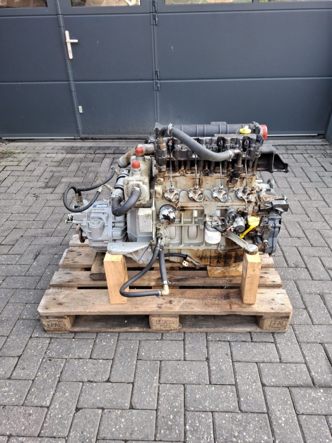 Vetus Deutz 4M1011F engine block with Hurth 25-2.0 gearbox (fire damage)