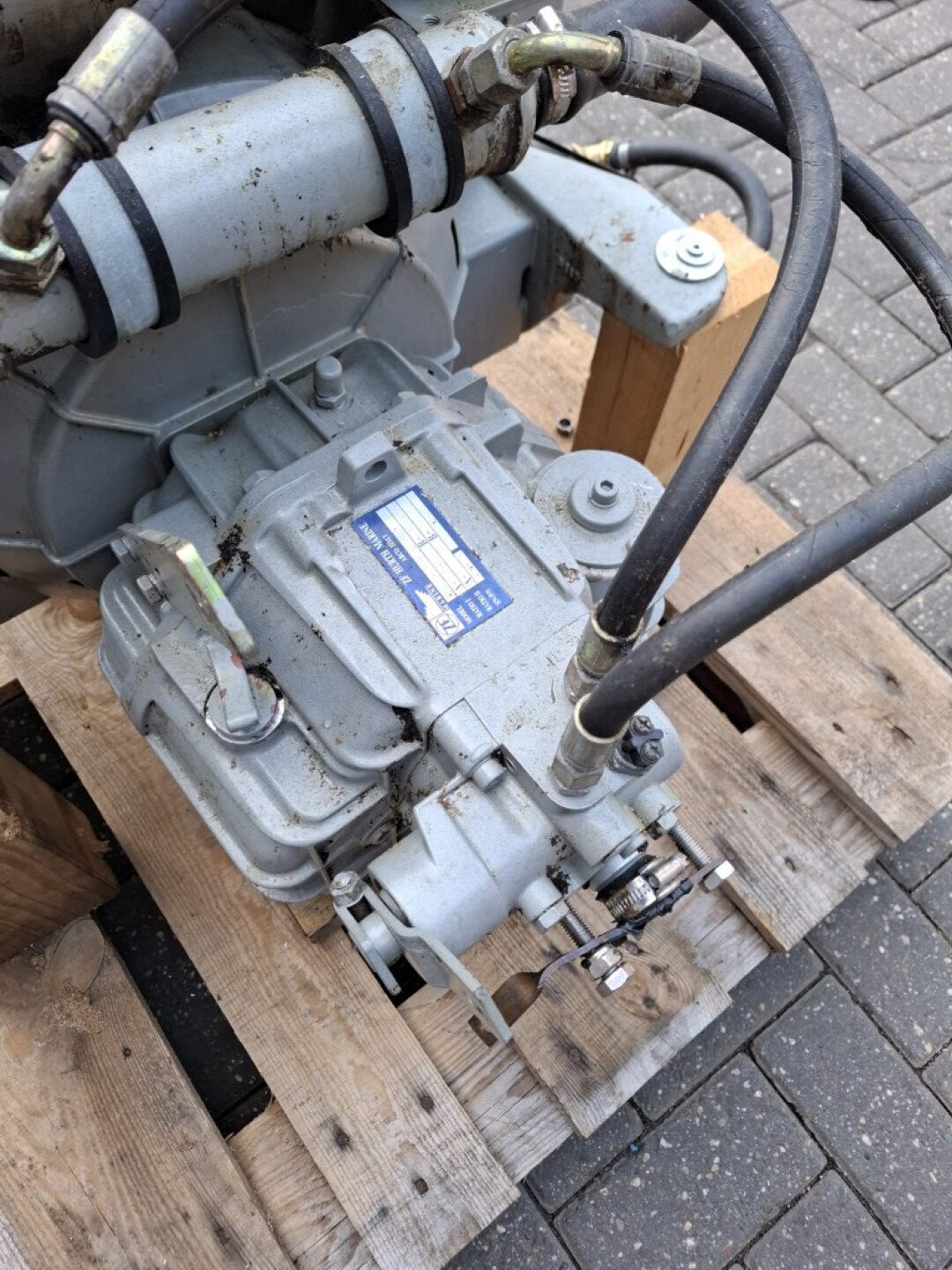 Vetus Deutz 4M1011F engine block with Hurth 25-2.0 gearbox (fire damage) - Image 5