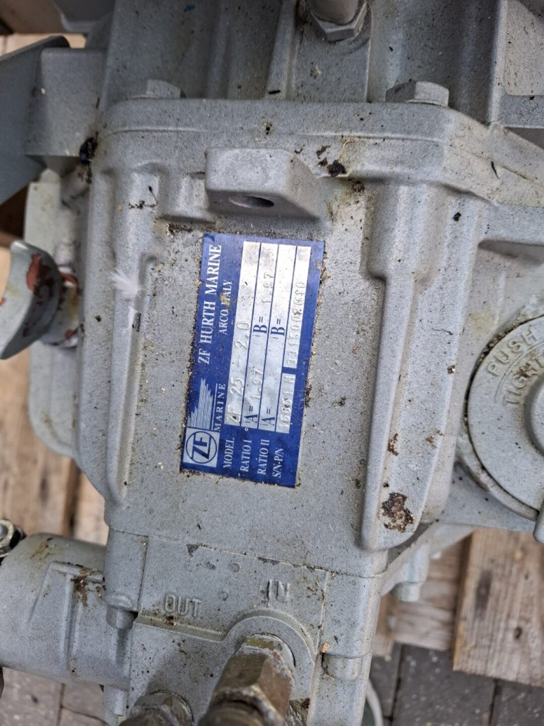 Vetus Deutz 4M1011F engine block with Hurth 25-2.0 gearbox (fire damage) - Image 6