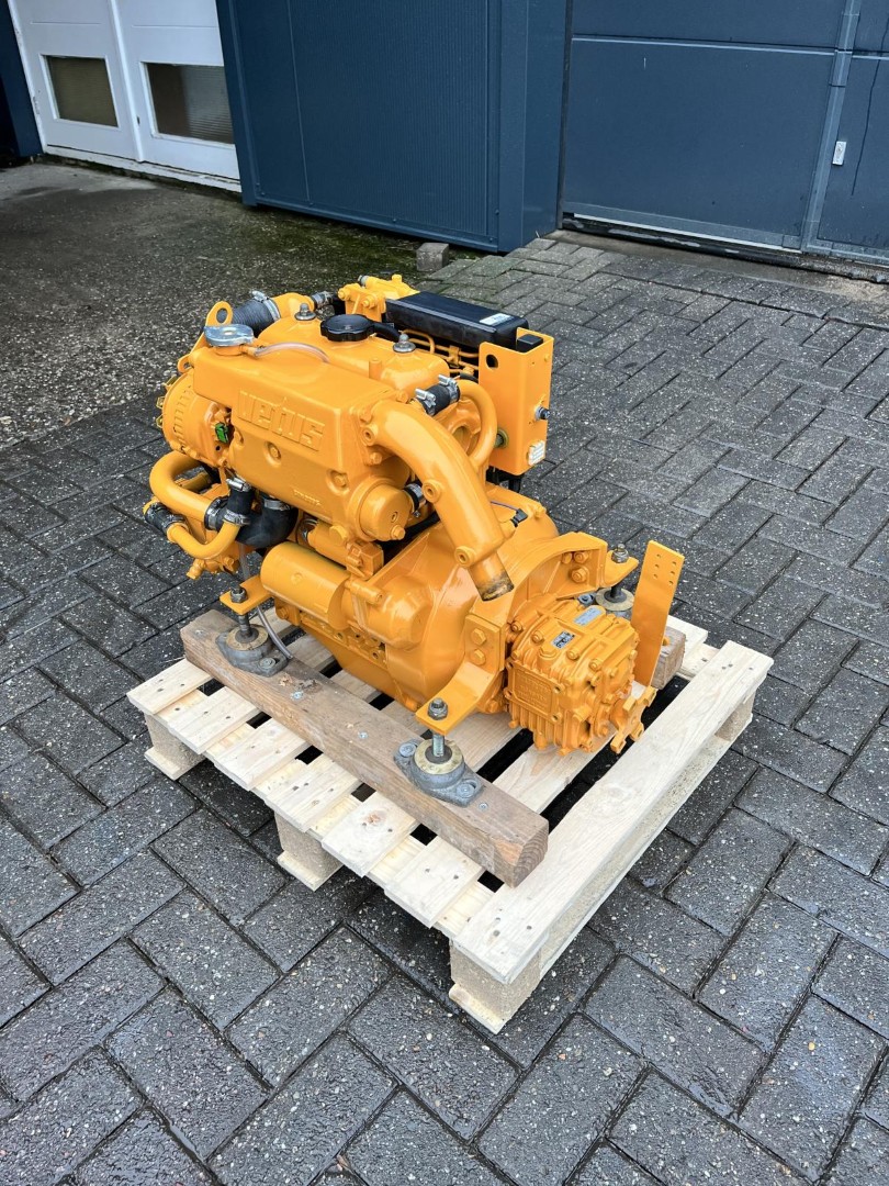 Vetus M3.10 17hp marine engine heat exchanger gearbox - Image 4