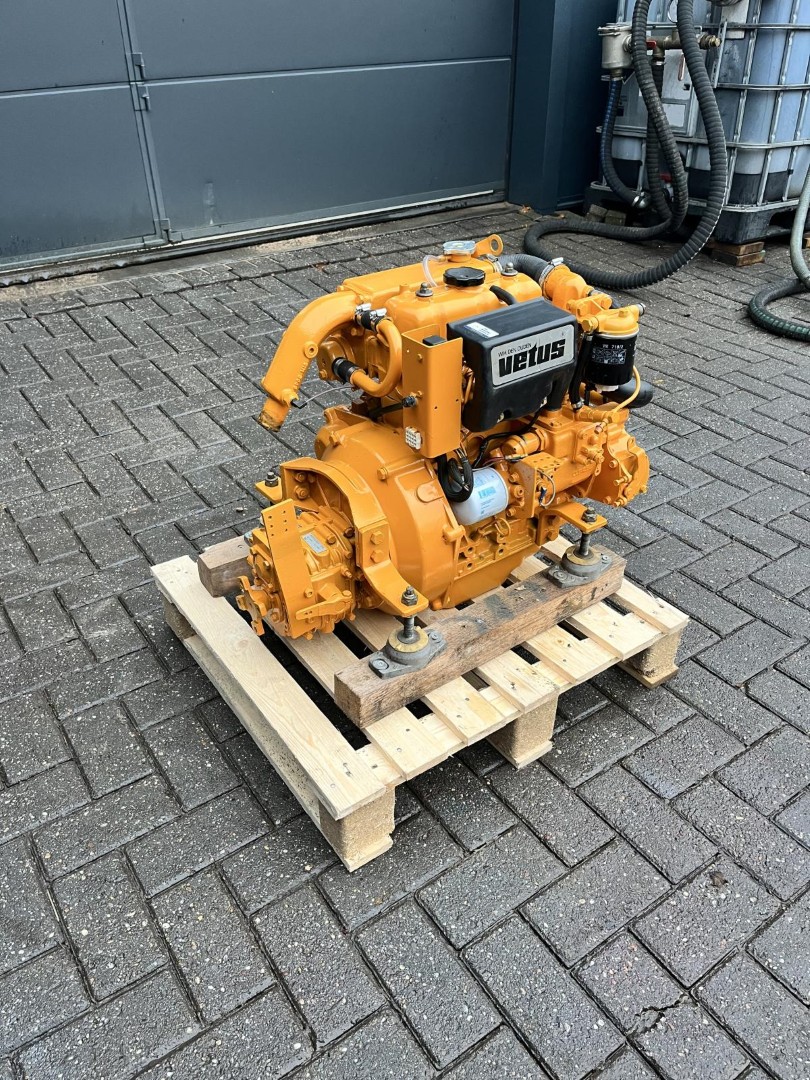 Vetus M3.10 17hp marine engine heat exchanger gearbox - Image 5