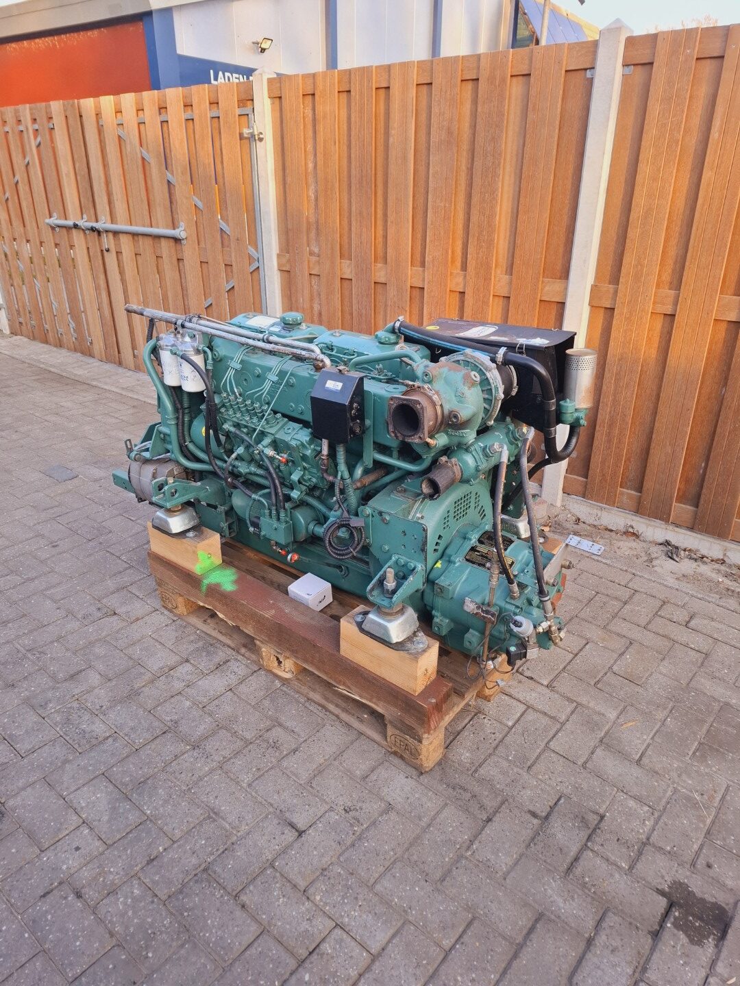 Volvo Penta TAMD63L 360 HP with Twin Disc MG5061SC Gearbox