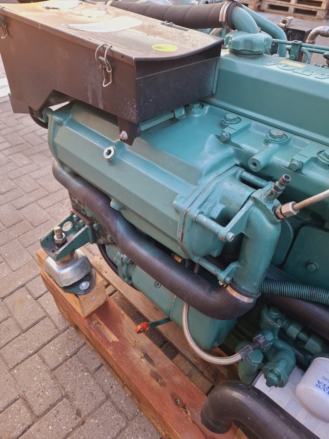 Volvo Penta TAMD63L 360 HP with Twin Disc MG5061SC Gearbox - Image 5