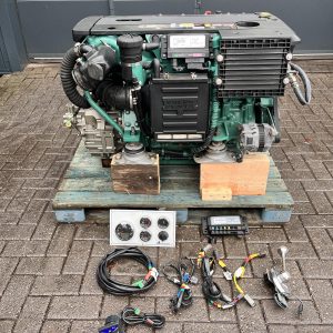 Volvo Penta D4-180 marine engine with gearbox