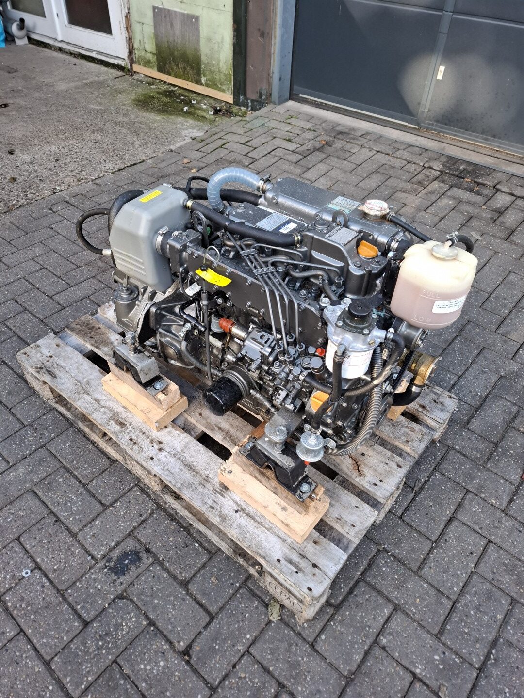 Yanmar 4JH4E Marine engine 55hp Heat exchanger Hydraulic reverse gear - Image 3