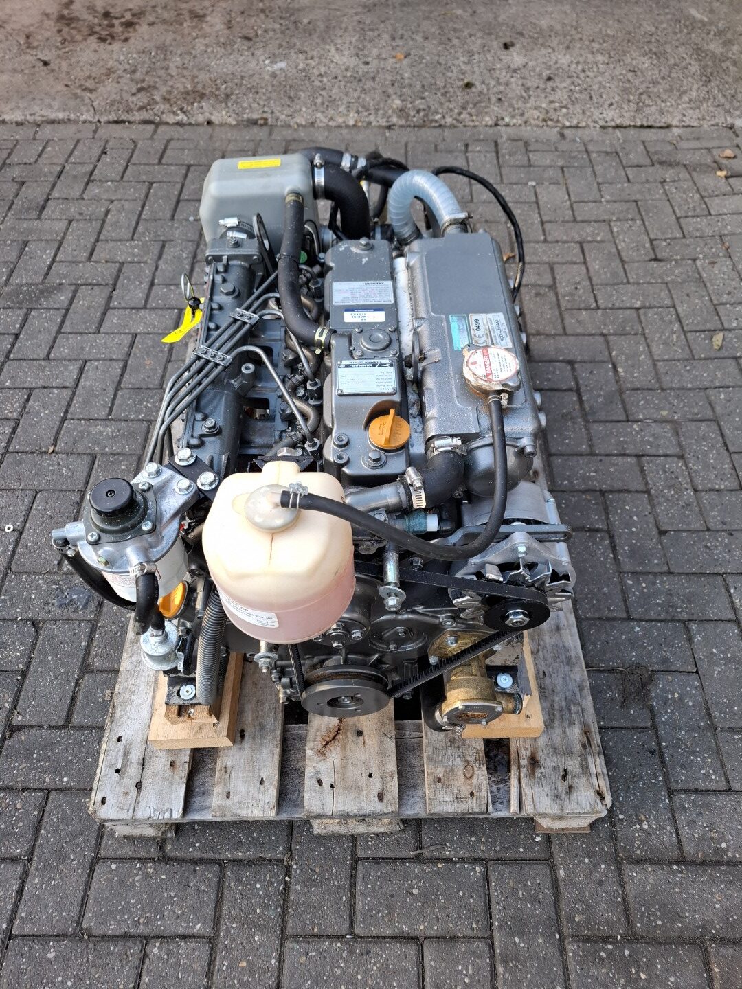 Yanmar 4JH4E Marine engine 55hp Heat exchanger Hydraulic reverse gear - Image 4