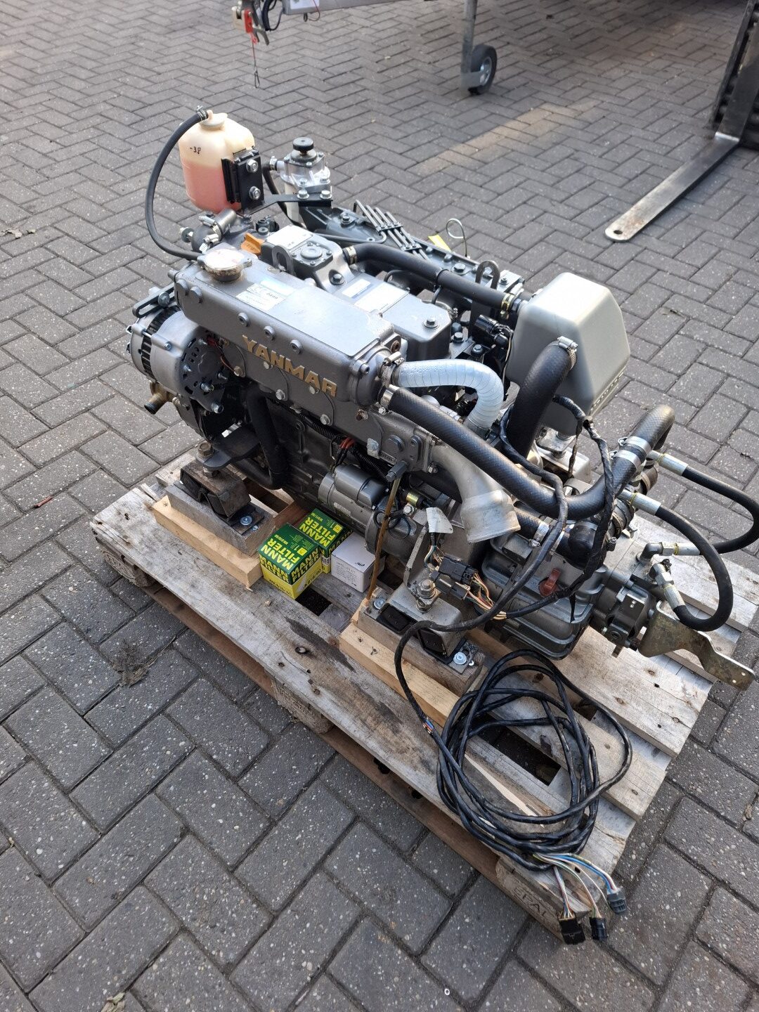 Yanmar 4JH4E Marine engine 55hp Heat exchanger Hydraulic reverse gear - Image 6