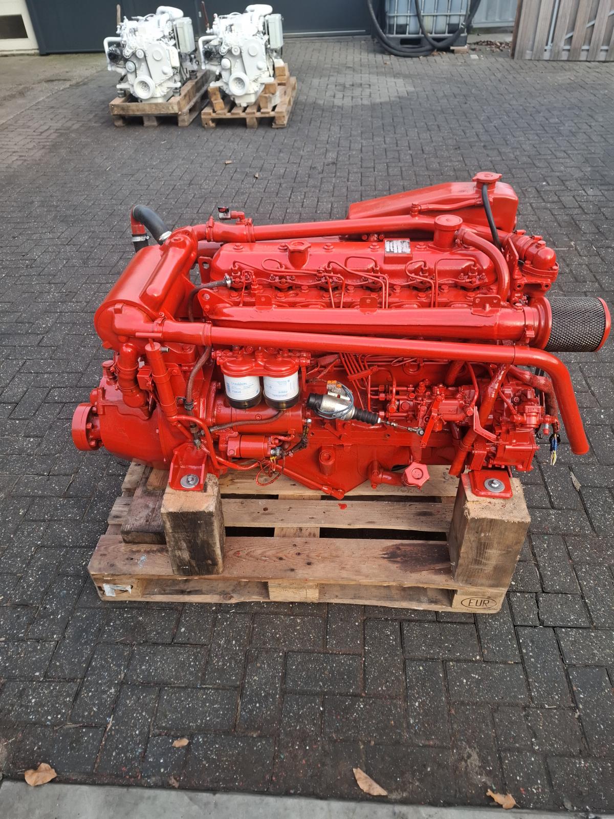Iveco 8061 M12 120hp marine engine with heat exchanger and hydraulic reverse gear. - Image 3