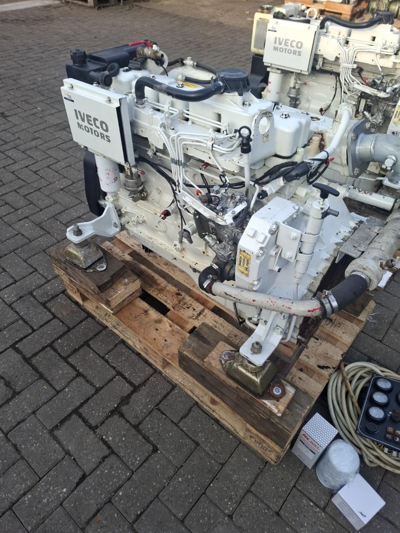 Iveco N67-MNA M15 110HP Marine Engine (2x) - Image 2