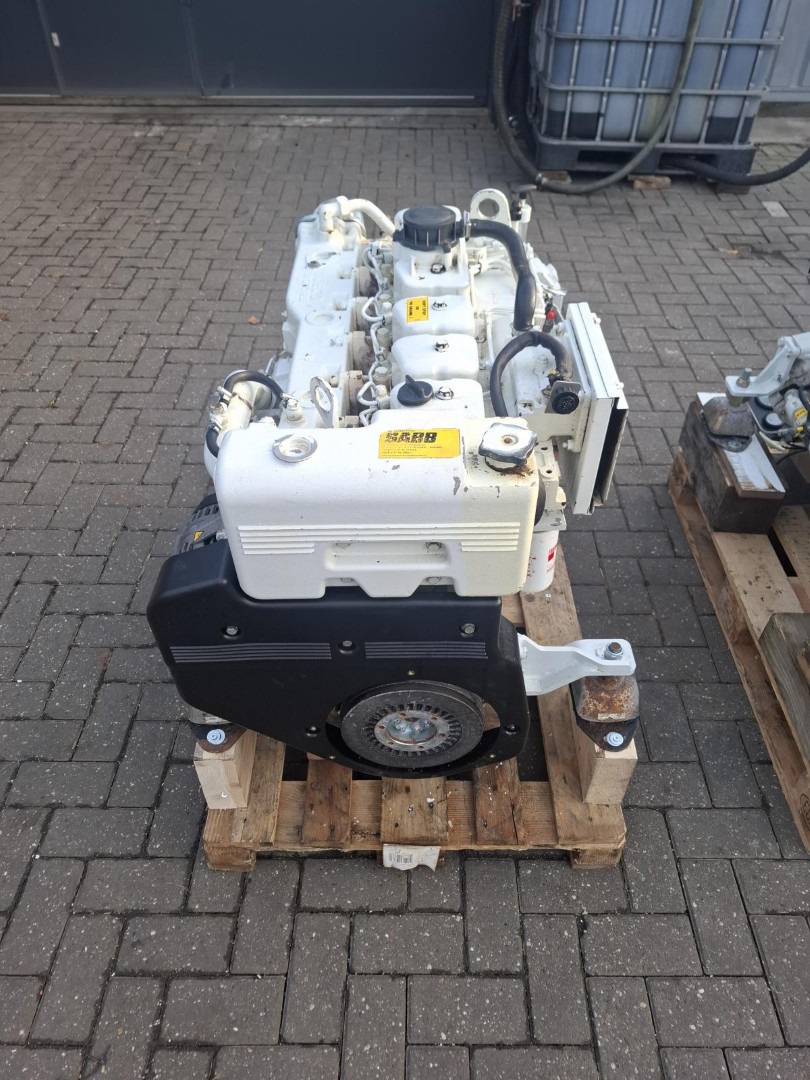 Iveco N67-MNA M15 110HP Marine Engine (2x) - Image 11