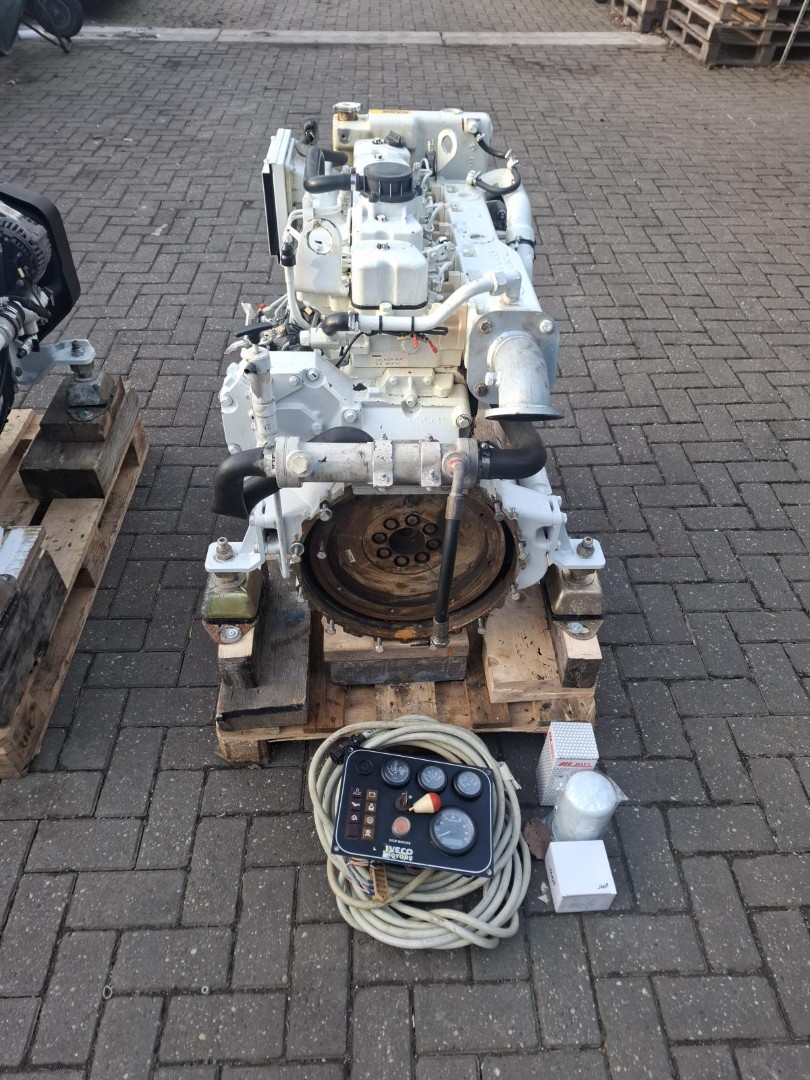 Iveco N67-MNA M15 110HP Marine Engine (2x) - Image 13