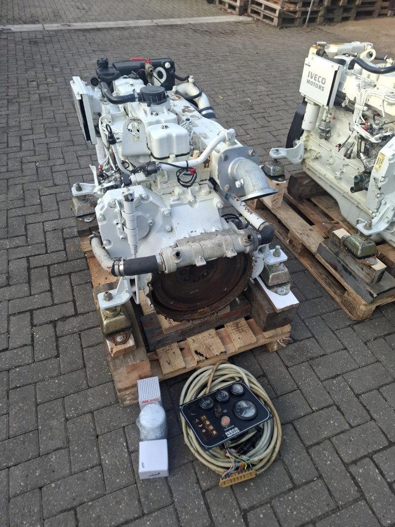 Iveco N67-MNA M15 110HP Marine Engine (2x) - Image 14