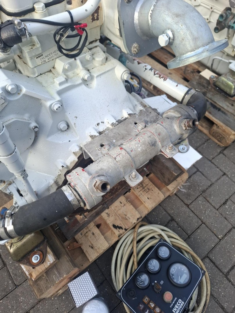 Iveco N67-MNA M15 110HP Marine Engine (2x) - Image 4