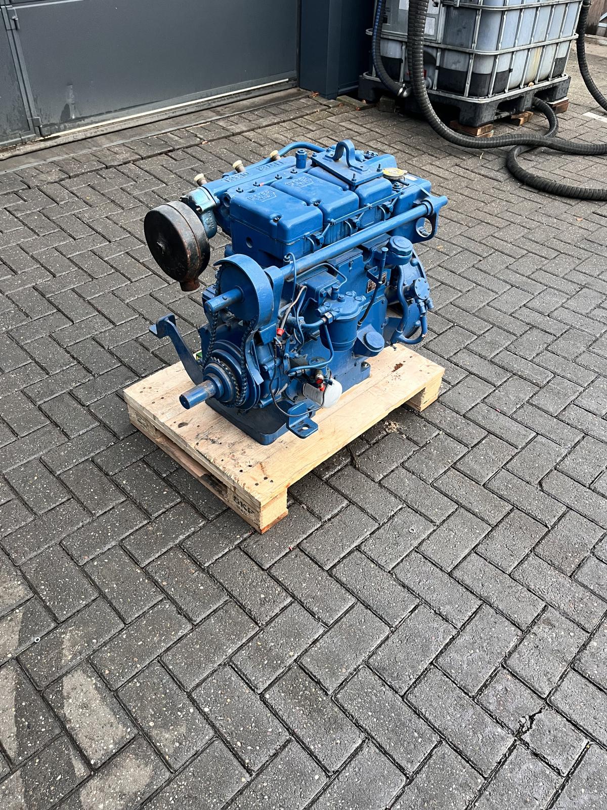 Lister 30hp STW3 marine engine with reversing gear (keel cooling) - Image 7