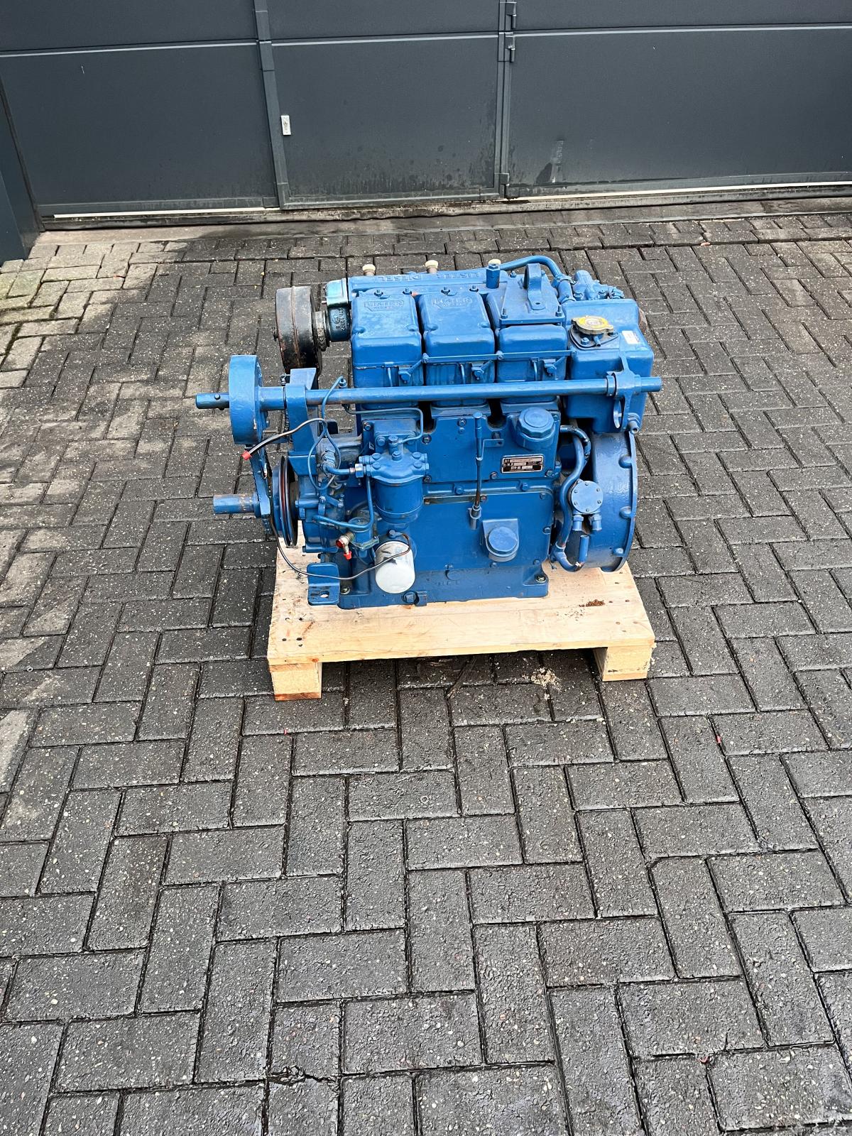 Lister 30hp STW3 marine engine with reversing gear (keel cooling) - Image 2