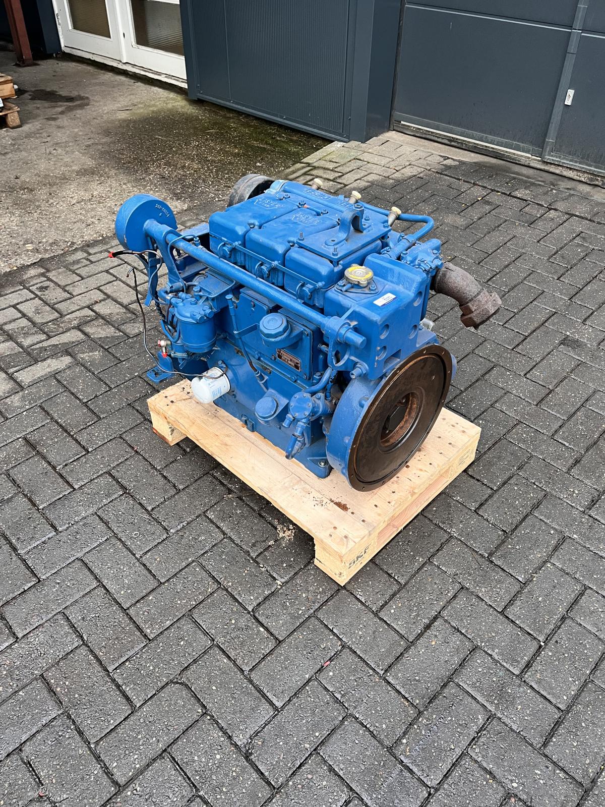 Lister 30hp STW3 marine engine with reversing gear (keel cooling) - Image 3